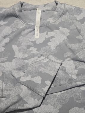 lululemon athletica light gray women's top